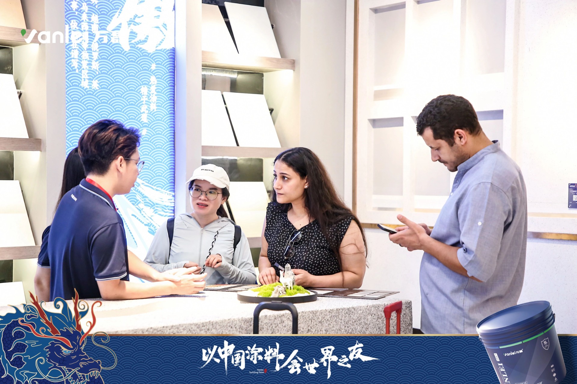七年蟬聯(lián)展館人氣王！萬(wàn)磊涂料，以中國(guó)涂料，會(huì)世界之友